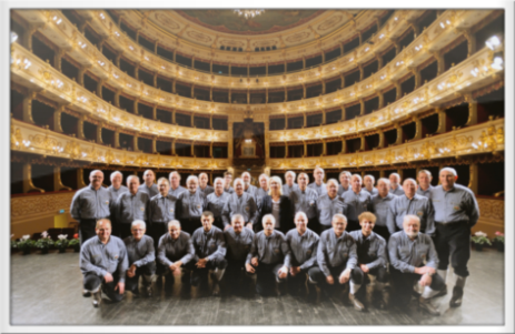 coro "Amici dell'Obante" nel Teatro Regio di Parma